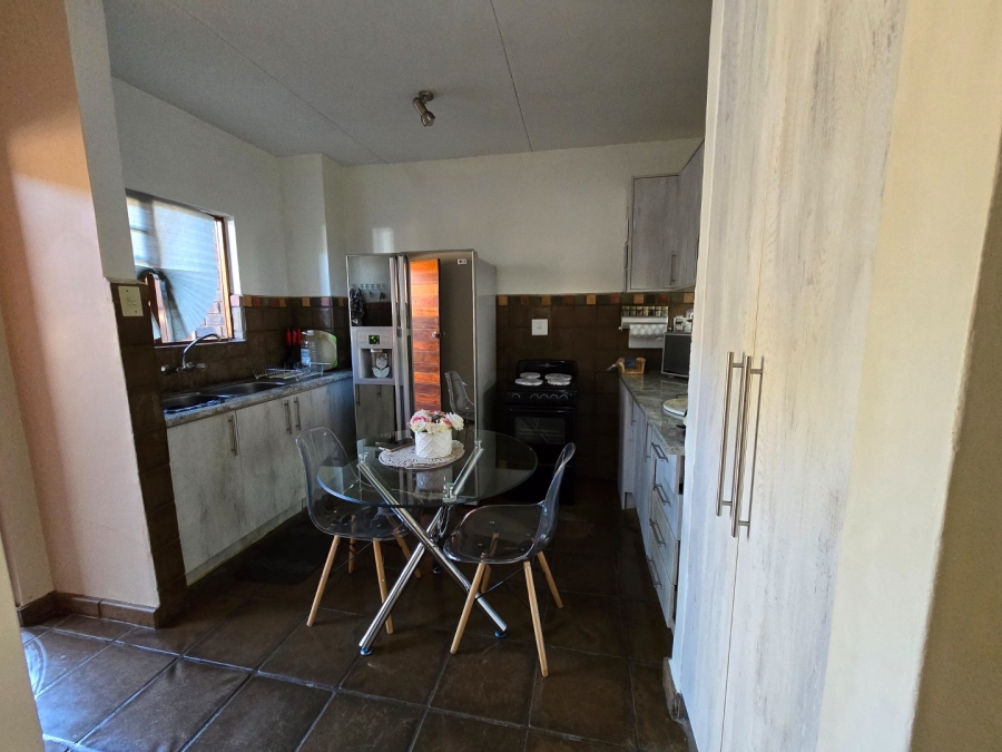 2 Bedroom Property for Sale in Langenhovenpark Free State